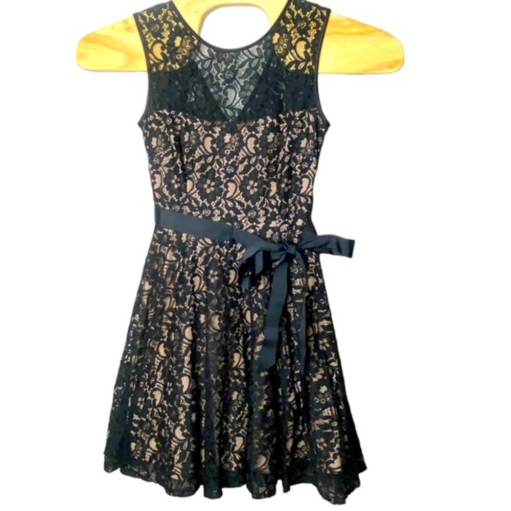 Betsy & Adam Women's Black Lace Belted Bow Party Cocktail Dress Size 6‎